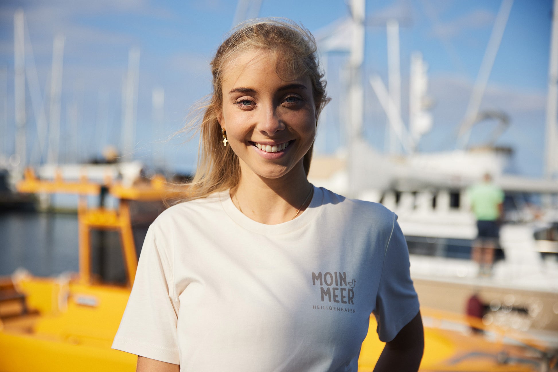 Lässig geschnittenes T-Shirt für Frauen und Männer, creme-weiß